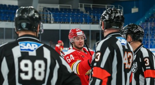 Prípravný zápas pred KHL priniesol hromadnú bitku aj rasizmus