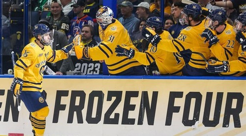 Hokejovú NCAA vyhral Quinnipiac. Trojka draftu vo finále zdolaná