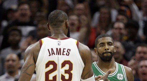 Začala NBA! V súboji bývalých parťákov Irving v závere zaváhal