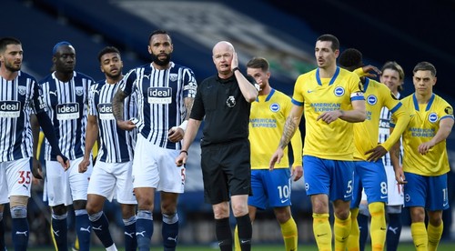 Vypočula fanúšikov. Premier League zverejní konzultácie rozhodcov s VAR-om