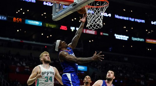 Hrozí dlhodobé prerušenie sezóny. NBA a NHL odložili 54 zápasov