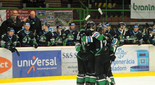Kvarteto hráčov podalo návrh na konkurz na HC Nové Zámky