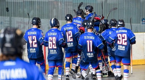 Štyri hokejbalové striebra z mládežníckych svetových šampionátov