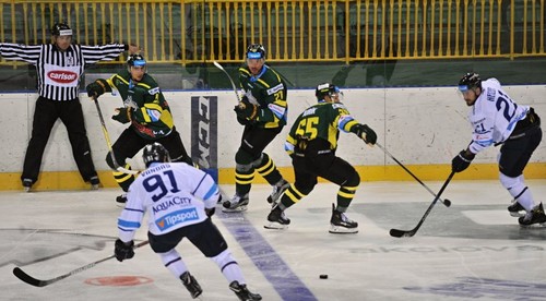 Žilinskí Vlci v popradskej zime ani raz neskórovali