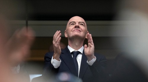 Prezident FIFA Infantino s ďalšími problémami