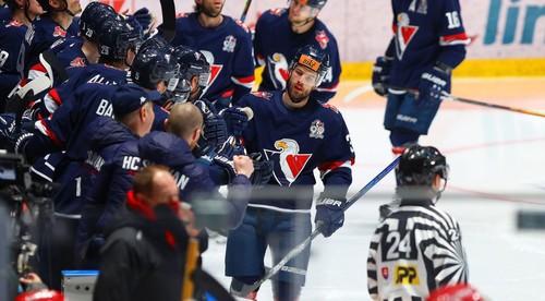Spor vyústil k vyhnaniu komentátorov a kameramanov zo štadióna