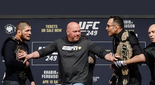 Zaobchádzajú so mnou ako s kusom mäsa, hnevá sa hviezda UFC