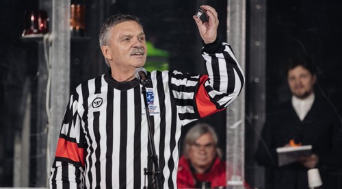 Fasel sa s IIHF rozlúčil odpískaným zápasom. Na ľade boli traja Slováci