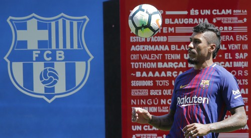 Paulinho absolvoval lekársku prehliadku. Podpísal zmluvu s FC Barcelona