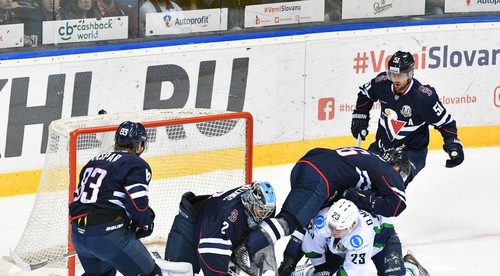 V hokejovom Slovane po trénerskom aj hráčske zemetrasenie