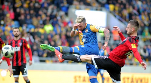 Slovan naháňa Spartak! Kto sa bude nakoniec usmievať?
