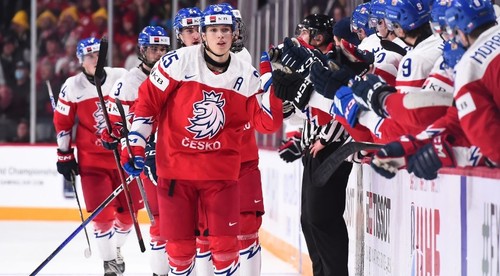 Dvadsiatka otvára šampionát sviatočným derby s Českom