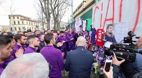 Hráči Fiorentiny si uctili pamiatku zosnulého Astoriho