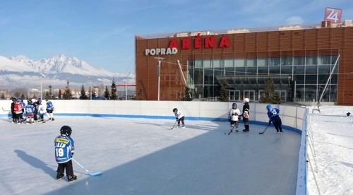 Malí hokejisti trénujú pred Arénou