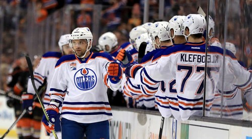 Sekera bodoval, Tatar debutoval za Vegas