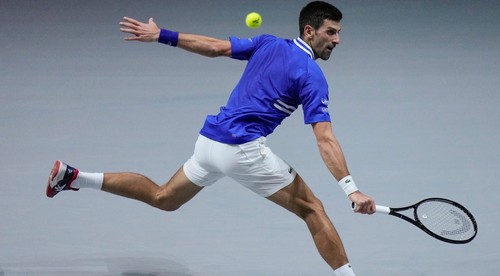 Mučeník či nezmyselný rebel? Djokovič si v Austrálii nezahrá