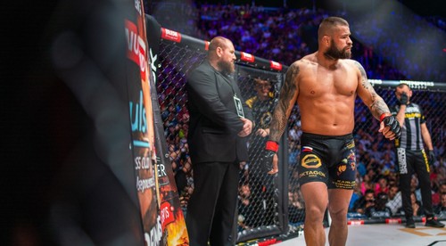 Boxerská premiéra Vémolu. Nastúpi proti známemu raperovi