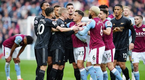 Vyhadzov za prešľap pri VAR-e. Známy rozhodca v Premier League dopískal