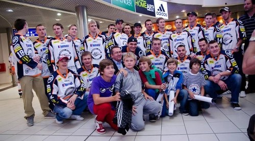 Autogramiáda v Optime – stovky fotografií a podpísaných plagátov