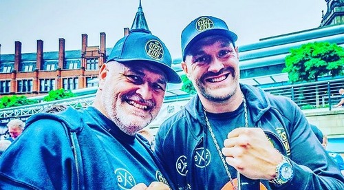 Fury starší prekonal rekord v jedení čokoládových guličiek