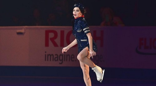 Zvodné krasokorčuliarske vystúpenie v podaní mladej Rusky