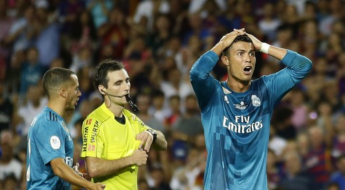 Real Madrid dobyl štadión Barcelony. Ronaldo s červenou kartou