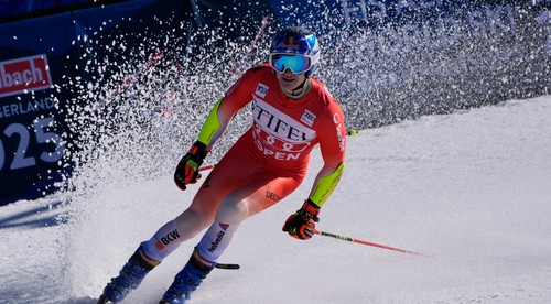 Odermatt aj napriek veľkej chybe vyhral už 12. "obrák" v sérii