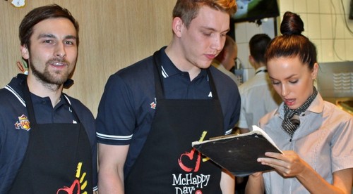 Hokejisti budú obsluhovať v rámci McHappy Day