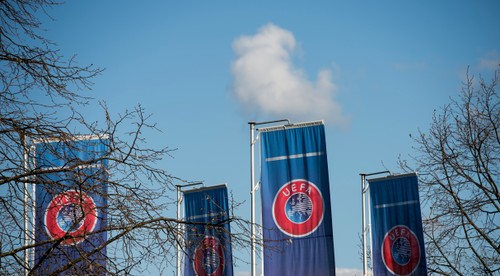 UEFA chce súťaže dohrať, s divákmi ale nepočíta