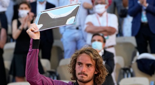 Tsitsipas vo finále bojoval nielen s Djokovičom