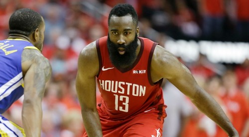 Presne pred rokom James Harden prepísal históriu NBA