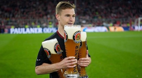 V Mníchove už tečie pivo: Bayern získal desiaty bundesligový titul za sebou, Müller dosiahol významný rekord
