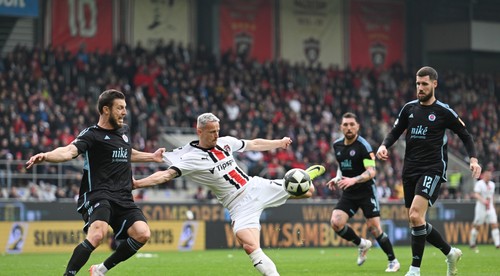 ZOSTRIH: FC Spartak Trnava - ŠK Slovan Bratislava 2:1, 4:2 po rozstrele, Trnava prvým finalistom