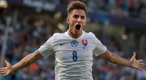 Martin Chrien v Lisabone pred podpisom zmluvy so slávnou Benficou