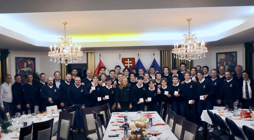 Mladých reprezentantov hostilo s tradičnou večerou Veľvyslanectvo SR v Ottawe
