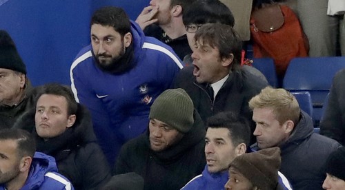 Nedokáže krotiť emócie. Tréner Chelsea Conte bude pykať