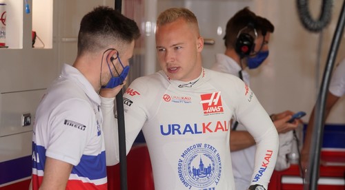 Hviezdička F1 sa mala pobiť v klube. Tím to popiera