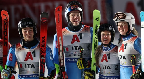 MS v Saalbachu odštartovali tímovou paralelkou, z triumfu sa tešia Taliani