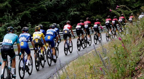 Pozreli sme sa na jedálniček jazdcov. Koľko kalórii spália za deň na TdF?
