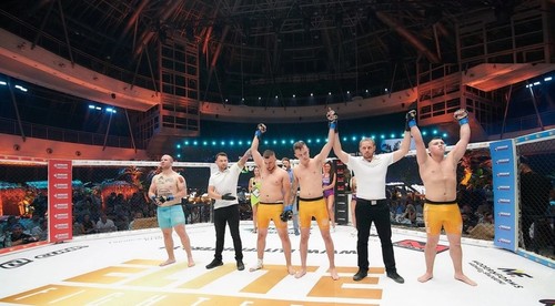 Experimentálny MMA zápas troch proti jednému mal očakávaný koniec
