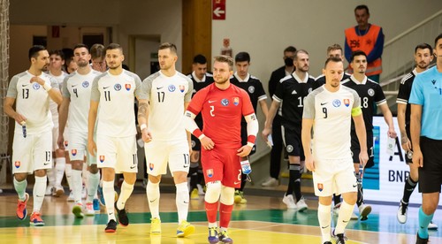 Futstalové mužstvo v kvalifikácii v prijateľne zloženej skupine