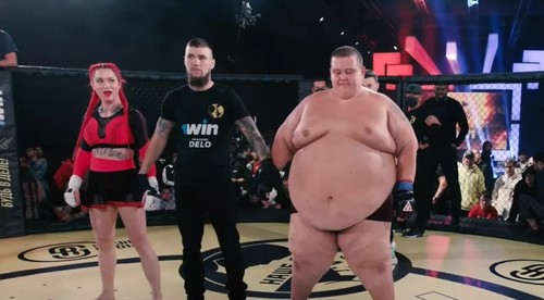 Bizarný MMA zápas: Ruska zmlátila o 176 kíl ťažšieho chlapa