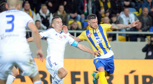 Slovanu chýbal dvanásty hráč. DAC otočil v druhom polčase zápas