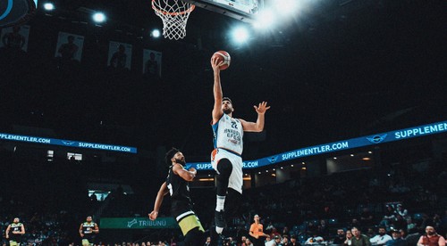 Elitné basketbalové ligy sú na prahu play-off. Joventut a Anadolu sa trápi