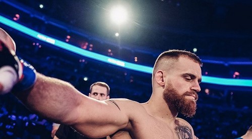 Atlét sa oprel do MMA, známy bojovník vrátil úder