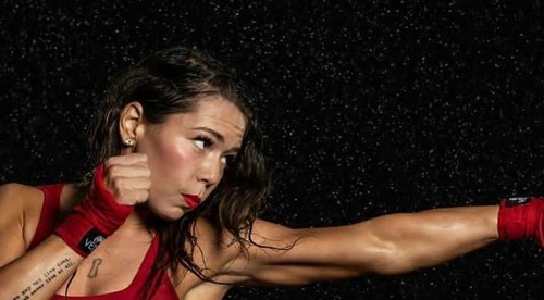Ženské MMA v podväzkoch ovládne motorkárske preteky