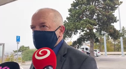 Podľa SLA mal rezort školstva preskúmať svoje rozhodnutie, ministerstvo zvažuje právne kroky proti asociácii
