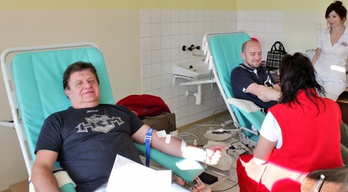 Červeno-modrá kvapka prilákala takmer päť desiatok darcov krvi