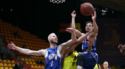 Prvým semifinalistom Inter, Spišiakom nedal šancu ani v treťom zápase