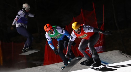 VIDEO: TAKTO to rozbalili v nočnom snowboard krose v Cortine